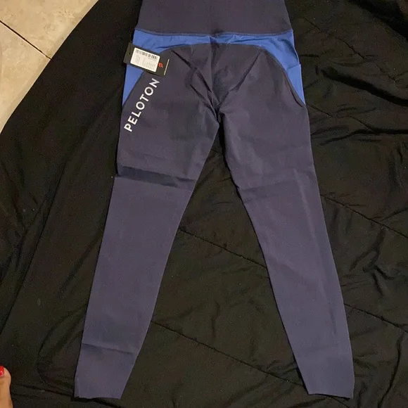 SU221 Peloton Essential Tulip Hem Leggings - Picture 2 of 3